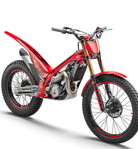 Moto de trial GASGAS TXT GP 250 2025 roja, vista frontal derecha