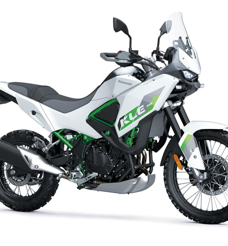 Kawasaki KLE500 SE 2026 blanco perla, vista frontal derecha